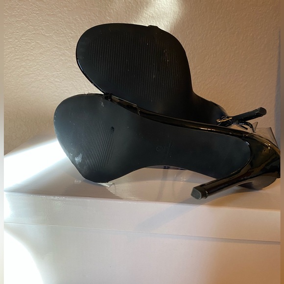 Heels - Picture 3 of 3